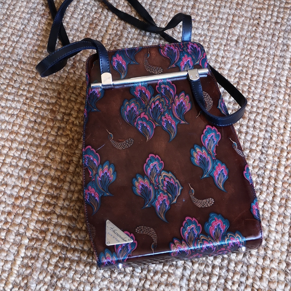 Italian Leather Stunning peacock-design bag